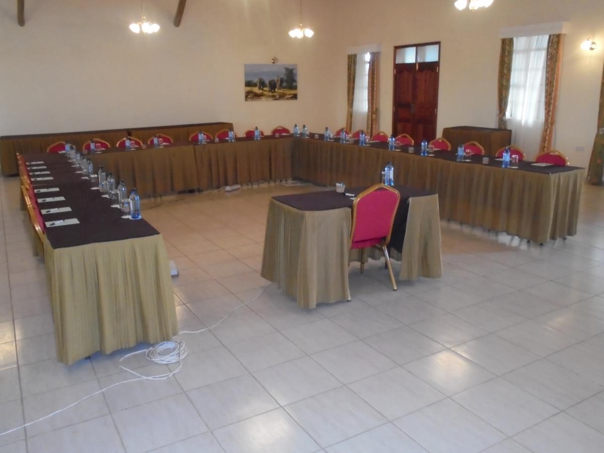 Maanzoni Lodge Limited Athi River Bagian luar foto